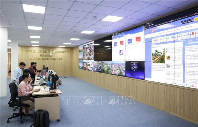 Trung tâm giám sát, điều hành đô thị thông minh tỉnh Đắk Lắk tạo lập và phân quyền cho các sở, ban, ngành và 102 xã phường trên toàn tỉnh. (Ảnh: Tuấn Anh/TTXVN)